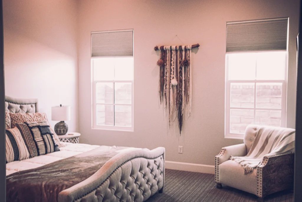 cozy bedroom ideas for women, feminine bedroom decor ideas